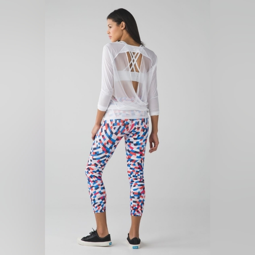 Lululemon Wunder Under Crop III Capoeira Multi - size 8 EUC!